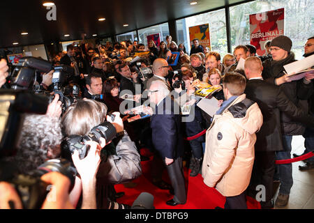 Berlin, Allemagne. Feb 14, 2014. Réalisateur Martin Scorsese (C) arrive sur le tapis rouge pour la projection de 'Untitled New York Review of Books' documentaire lors de la 64e Berlinale Festival International du Film de Berlin, Allemagne, le 14 février, 2014. Credit : Zhang Fan/Xinhua/Alamy Live News Banque D'Images