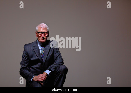 Studio portrait de cool man in suit Banque D'Images