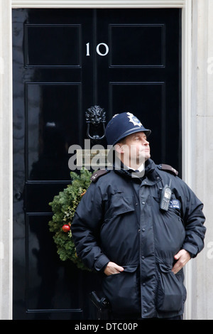 Le responsable de la protection diplomatique est à Downing Street Banque D'Images