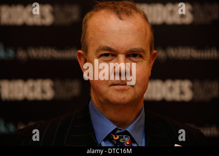 Ian Hislop assiste à la Private Eye livre événement chantant à Selfridges à Londres Grande-bretagne 11 décembre 2012. Banque D'Images