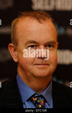 Ian Hislop assiste à la Private Eye livre événement chantant à Selfridges à Londres Grande-bretagne 11 décembre 2012. Banque D'Images