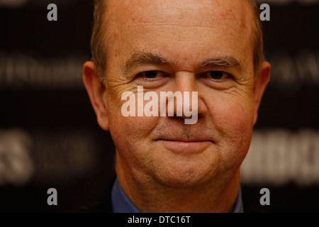 Ian Hislop assiste à la Private Eye livre événement chantant à Selfridges à Londres Grande-bretagne 11 décembre 2012. Banque D'Images