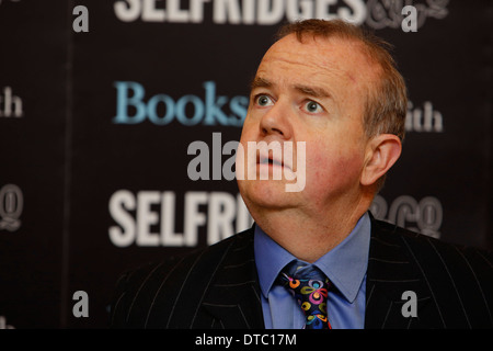 Ian Hislop assiste à la Private Eye livre événement chantant à Selfridges à Londres Grande-bretagne 11 décembre 2012. Banque D'Images