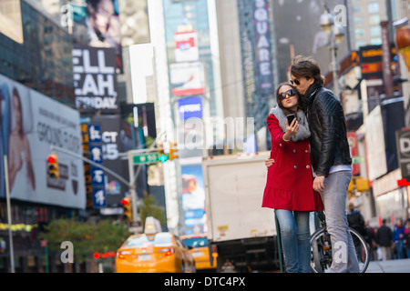 Jeune couple en vacances, New York City, USA Banque D'Images