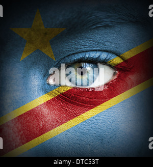 Visage humain peint avec drapeau de République démocratique du Congo Banque D'Images