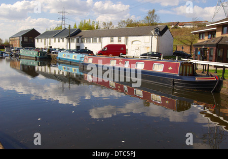 Canal bateaux amarrés à Port Dundas à Glasgow, Ecosse Banque D'Images