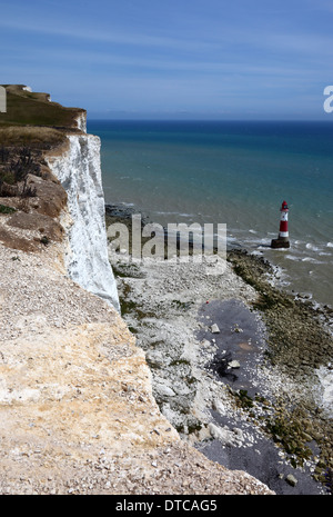 Les falaises de craie de Beachy Head et le phare , près de Eastbourne, East Sussex, Angleterre Banque D'Images