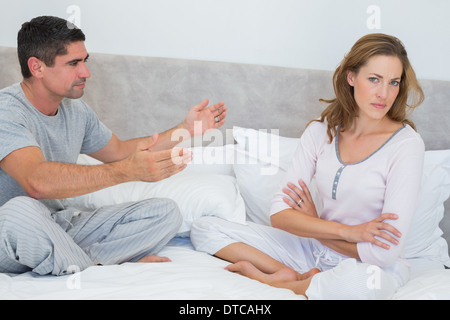 Woman arguing with man Banque D'Images