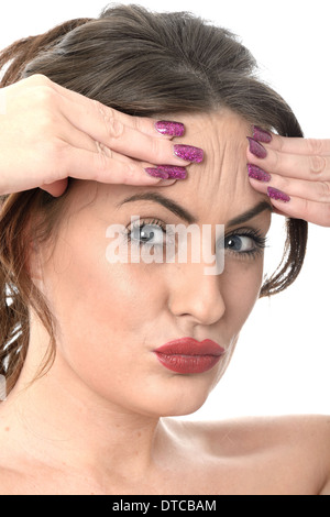 Jolie jeune femme a souligné Banque D'Images