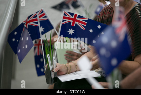 Les gens à assister à une cérémonie de citoyenneté australienne Banque D'Images