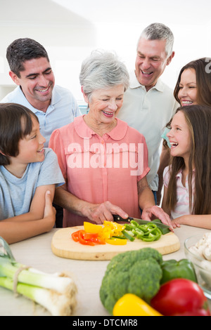La préparation des aliments au comptoir de famille Banque D'Images
