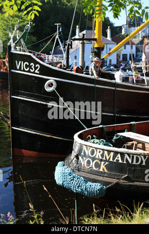 Clyde Puffer amarré dans le bassin du Canal Crinan à Crinan Banque D'Images