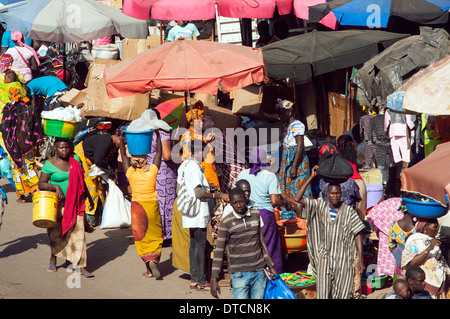 Grand marché scène, Bamako, Mali Banque D'Images