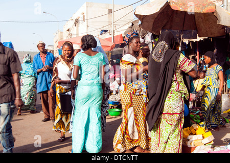 Grand marché scène, Bamako, Mali Banque D'Images