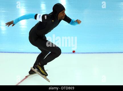 Sochi, Russie. Feb 15, 2014. Shani Davis de USA en action au cours de la Men's 1500 m en patinage de vitesse dans l'Arène Adler Sochi au Jeux Olympiques de 2014, à Sotchi, Russie, 15 février 2014. Photo : Christian Charisius/dpa © AFP PHOTO alliance/Alamy Live News Banque D'Images