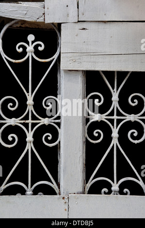 Vintage modèle décorative en métal et bois grunge background avec des clous rouillés. Banque D'Images