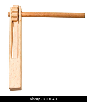 Treshchotka (clapper) instrument de musique russe en bois close up isolé sur fond blanc Banque D'Images