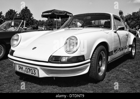 Voiture de sport Porsche 911 Carrera RS (noir et blanc) Banque D'Images