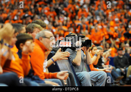 Syracuse, NY, USA. Feb 15, 2014. 15 févr. 2014 : l'Université de Syracuse défait North Carolina State 56-55 dans un match de l'ACC à l'Carrier Dome à Syracuse, New York. Credit : csm/Alamy Live News Banque D'Images