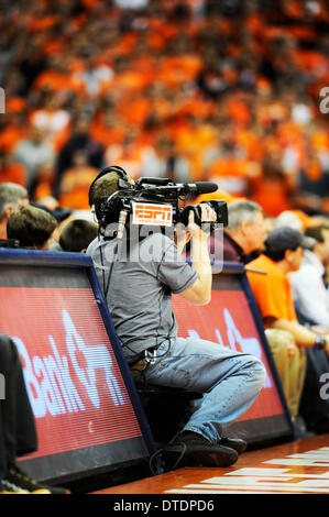 Syracuse, NY, USA. Feb 15, 2014. 15 févr. 2014 : l'Université de Syracuse défait North Carolina State 56-55 dans un match de l'ACC à l'Carrier Dome à Syracuse, New York. Credit : csm/Alamy Live News Banque D'Images