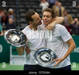 Rotterdam, aux Pays-Bas. 16.02.2014. Michael Llodra(Fra) et Nicolas Mahut(Fra) obtenir le titre gagnant pour les doubles à l'ABN AMRO World Tennis Tournament/Tennisimages:Photo Henk Koster Banque D'Images