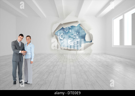Image composite de partenaires d'affaires avec le presse-papiers Banque D'Images