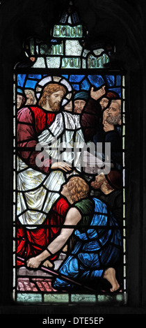 Vitrail par Henry Holiday, St Andrew's Church, Old Cleeve, Somerset, Angleterre. Commission du Christ aux disciples Banque D'Images