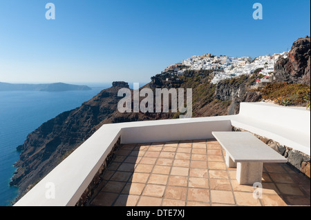 Banc avec vue sur Caldera de Santorin Grèce Banque D'Images