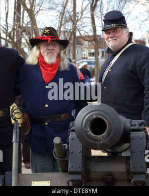 Franks, de l' écureuil swansea est en position 1 en tirant le canon. La position 1 est la ram et sponger. samedi du livre et reconstitution utilisé six livres dix canons. Le camp de Wade Hampton, des fils d'anciens combattants confédérés a tenu un mitraillage de Colombie-Britannique, samedi après-midi. l'illustre reconstitution le jour de la Sherman's tirer sur Colombie-Britannique le 20 jan. 16, 1865. |acheter les dernières dépèches photo calendrier communautaire pour les Midlands, fév. 16 lake murray symphony est en amour avec la musique meilleurs paris pour février. 16 President's day d'usines communauté calendrier pour les Midlands, fév. Banque D'Images