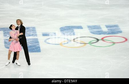 Sochi, Russie. 16 Février, 2014. Meryl Davis et Charlie White de États-Unis d'effectuer au cours de la danse sur glace danse court de l'événement de patinage artistique à l'Iceberg Palace pendant le Jeux Olympiques de 2014 à Sotchi, Sotchi, Russie, le 16 février 2014. Photo : Christian Charisius/dpa/Alamy Live News Banque D'Images