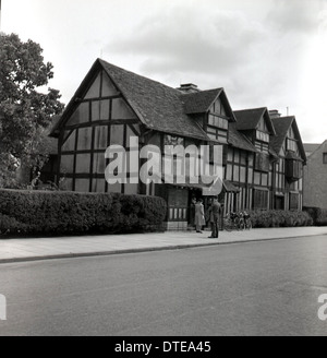 Photo historique de 1950 montrant le châssis construit maison qui était écrivain anglais, lieu de naissance de Shakespeare. Banque D'Images