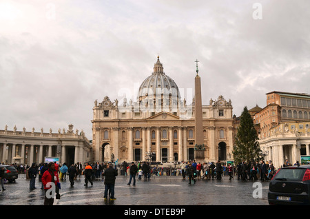 St.Peter's, Rome. L'église de 1,2Milliard d'Catholiques dans le monde, 2,2 milliards de chrétiens, et 940 millions de musulmans dans le monde. Banque D'Images
