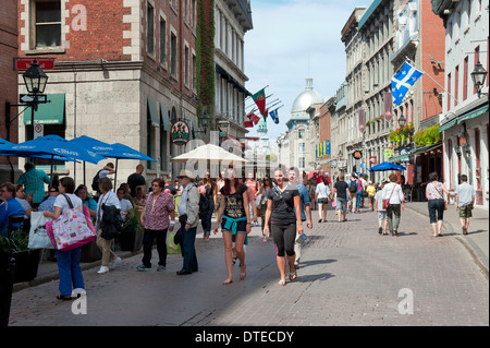 Rue St Paul en été, Vieux Montréal, province de Québec, Canada. Banque D'Images