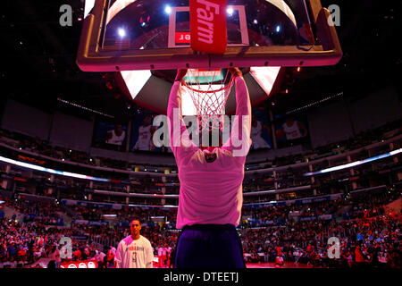 Los Angeles, Californie, USA. 09Th Feb 2014. DeAndre Jordan # 6 de la Los Angeles Clippers au cours de la NBA match entre les Los Angeles Clippers et les Philadelphia 76ers au Staples Center de Los Angeles, Californie. Charles Baus/CSM/Alamy Live News Banque D'Images