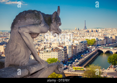 Chimère sur la Cathédrale Notre-Dame Banque D'Images