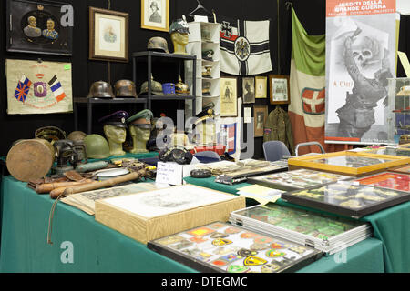 ROME, ITALIE - 16 février 2014 : à la Fiera di Roma, divers objets de collection militaire sont affichées et disponibles à la vente à l'occasion de l'exposition militaire de Rome et Soft-Air. Crédit : Corina Daniela Obertas/Alamy Live News Banque D'Images