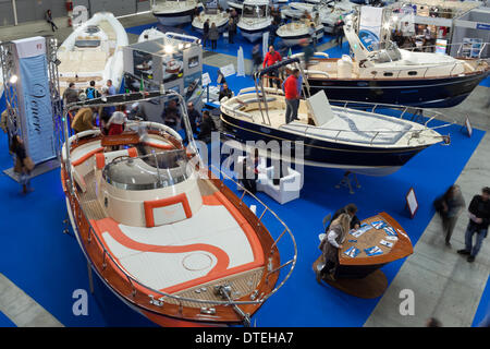 ROME, ITALIE - 16 février 2014 : à Fiera di Roma, au cours de la Grande Bleue Expo, le stand de la Baia di Venere nautique présentant le bateau 28. Crédit : Corina Daniela Obertas/Alamy Live News Banque D'Images