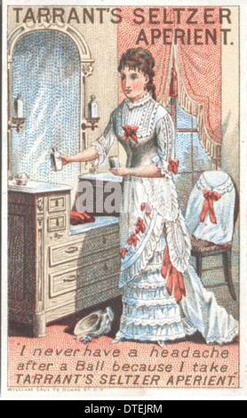 Une carte victorienne pour le Seltzer Aperient de Tarrant, un médicament breveté populaire. La carte comporte des coiffeuses, des miroirs et des éléments de boudoir, faisant la promotion des bienfaits du produit pour la santé des femmes. Banque D'Images