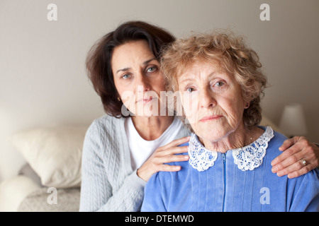 Femme mature avec la haute mère Banque D'Images