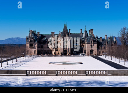 Le Biltmore Mansion, Vue de face, avec la neige au sol, Asheville, Caroline du Nord Banque D'Images