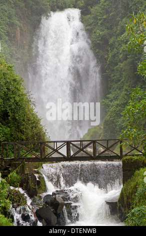 Cascade de Peguche, près d'Otavalo Banque D'Images