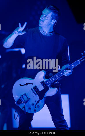 Prague, République tchèque. 16 Février, 2014. Zach Filkins du groupe américain OneRepublic effectue lors de leur concert à Prague, République tchèque, le 16 février 2014. Photo : CTK Vit Simanek/Photo/Alamy Live News Banque D'Images