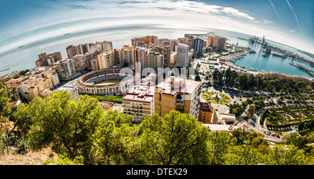 Arènes de Malaga et le port. Espagne Banque D'Images