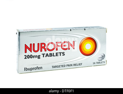 Fort de comprimés nurofen sur fond blanc Banque D'Images