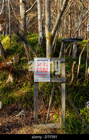 Icône de flamme de feu avec signe interdit, symbole d'interdiction ...