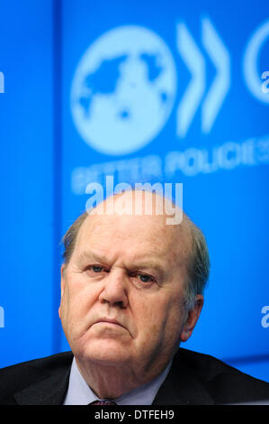 Bruxelles, Bxl, Belgique. Feb 17, 2014. Le ministre irlandais des Finances, Michael Noonan, lors d'une réunion de l'OCDE sur '' La zone euro à la croisée des chemins : les politiques pour la croissance, l'emploi et la compétitivité'' au siège de l'UE à Bruxelles, Belgique le 17.02.2014 par Wiktor Dabkowski : Wiktor Dabkowski Crédit/ZUMAPRESS.com/Alamy Live News Banque D'Images