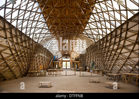 Le bâtiment Gridshell par Ted Cullinan au Weald & Downland Open Air Museum à Singleton, près de Chichester, West Sussex, UK Banque D'Images