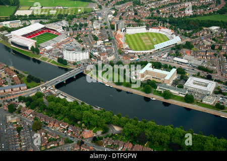 Vue aérienne de la zone de remblai et la rivière Trent à Nottingham, Nottinghamshire UK Banque D'Images