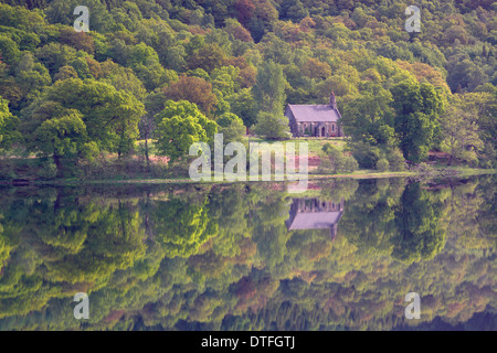 Loch Achray et Loch Achray Church, Loch Lomond et les Trossachs National Park Banque D'Images