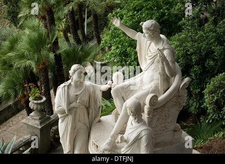 Statues classiques à Villa Monastero gardens, Varenna, Lac de Côme, Italie Banque D'Images